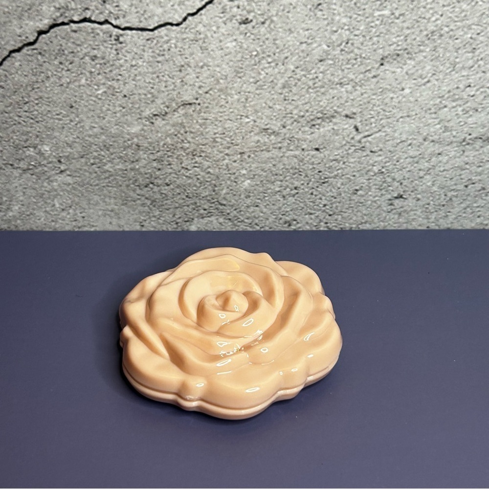 Chic Rose Design Pink Compact Mirror - Picture 4 of 5